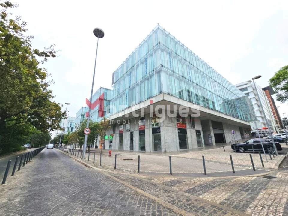 Loja para Arrendamento em Parque das Nações Foto 1