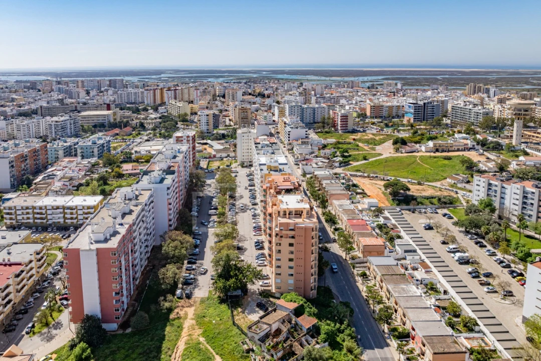 Apartamento T5 para Venda em Faro (Sé e São Pedro) Foto 1
