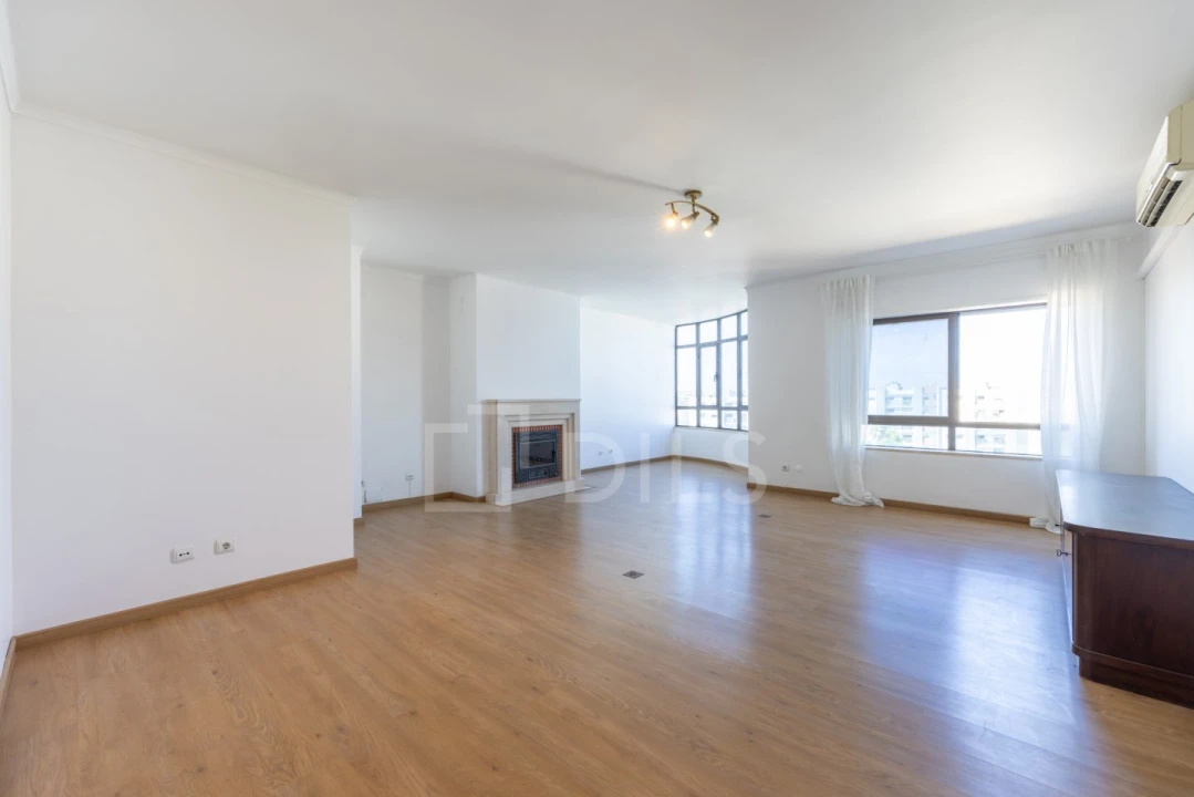 Apartamento T5 para Venda em Faro (Sé e São Pedro) Foto 3