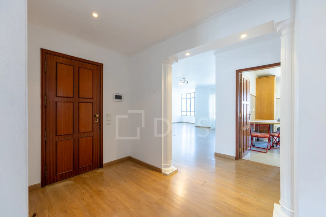 Apartamento T5 para Venda em Faro (Sé e São Pedro) Foto 8