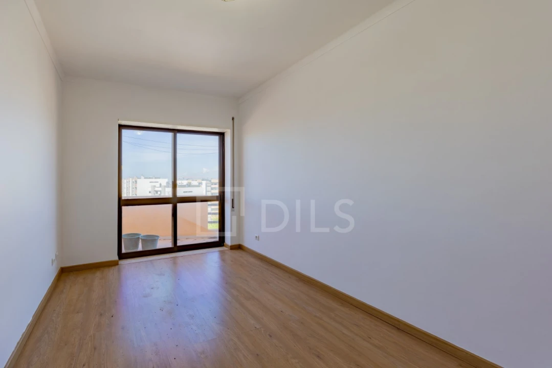 Apartamento T5 para Venda em Faro (Sé e São Pedro) Foto 7