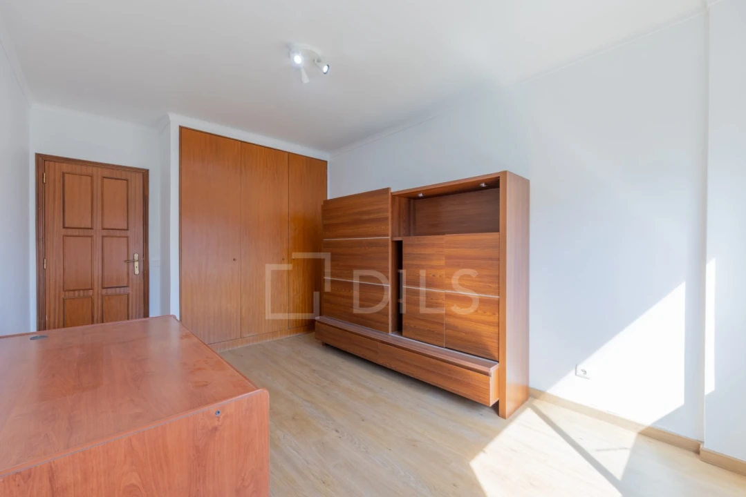 Apartamento T5 para Venda em Faro (Sé e São Pedro) Foto 15