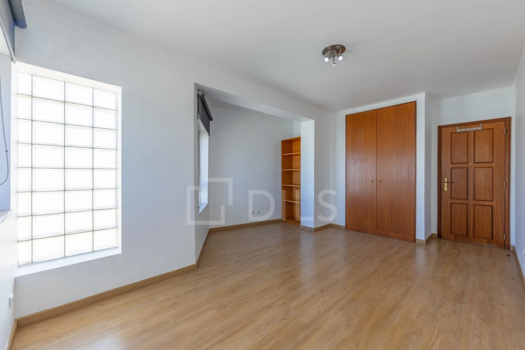Apartamento T5 para Venda em Faro (Sé e São Pedro) Foto 12