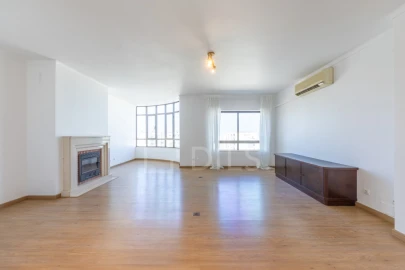 Apartamento T5 para Venda em Faro (Sé e São Pedro)