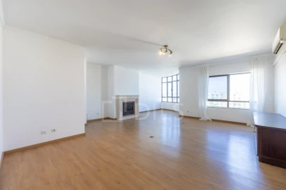 Apartamento T5 para Venda em Faro (Sé e São Pedro)