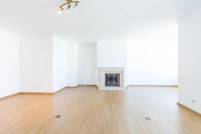 Apartamento T5 para Venda em Faro (Sé e São Pedro)