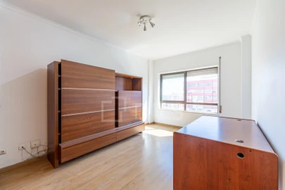 Apartamento T5 para Venda em Faro (Sé e São Pedro)