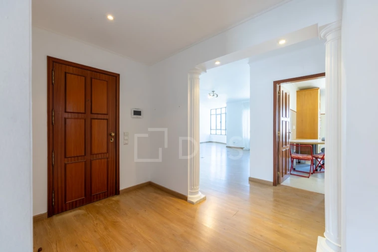 Apartamento T5 para Venda em Faro (Sé e São Pedro) Foto 8