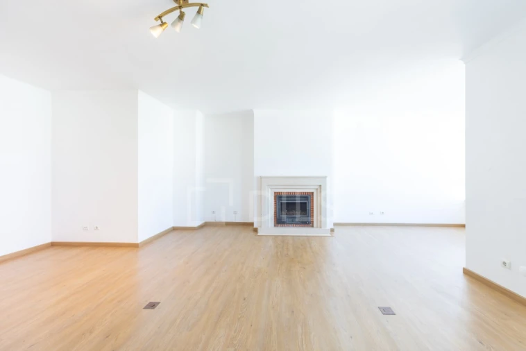 Apartamento T5 para Venda em Faro (Sé e São Pedro) Foto 5