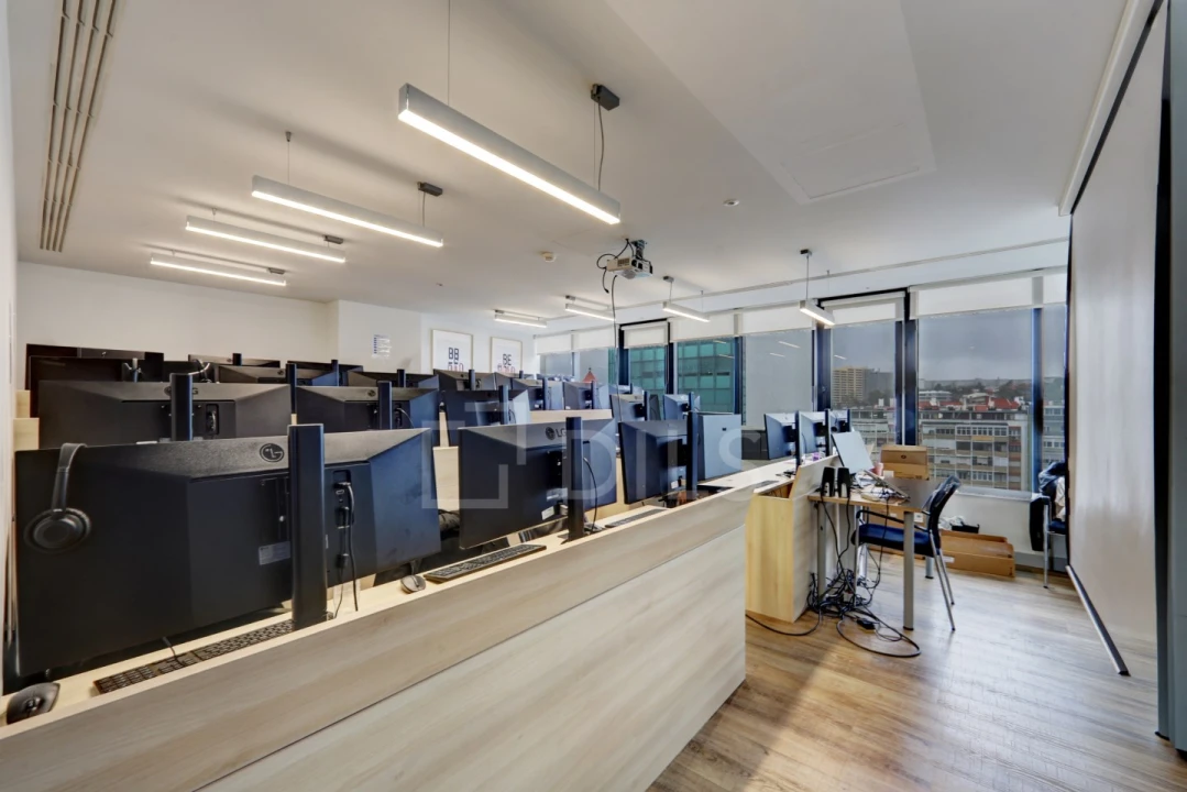 Escritório para Arrendamento em Campolide Foto 1