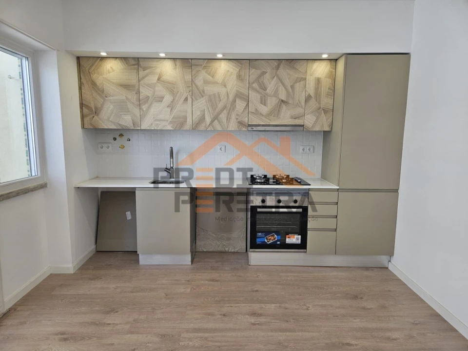 Apartamento T2 para Venda em Venteira Foto 3