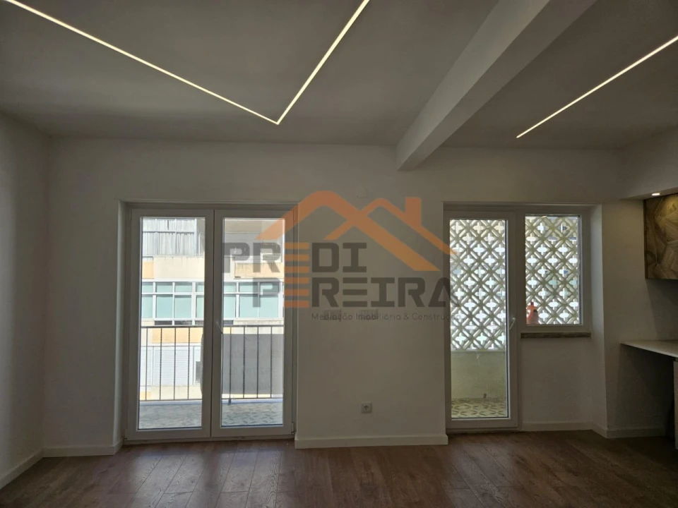 Apartamento T2 para Venda em Venteira Foto 7