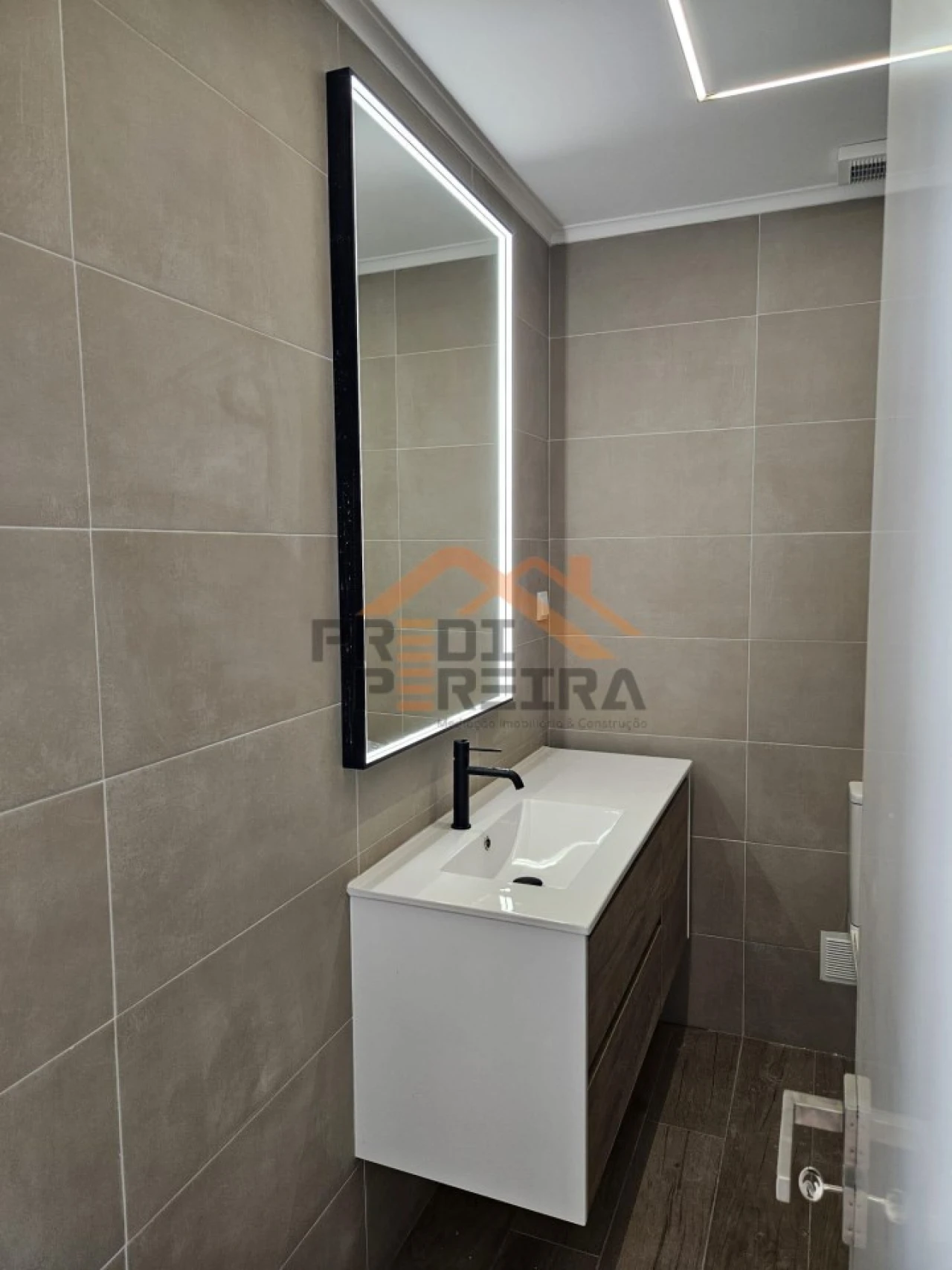 Apartamento T2 para Venda em Venteira Foto 17