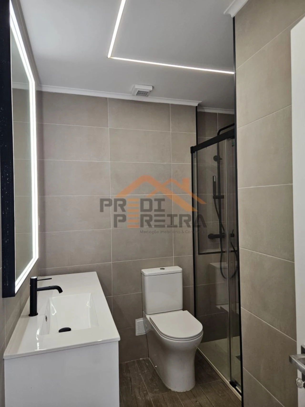 Apartamento T2 para Venda em Venteira Foto 25