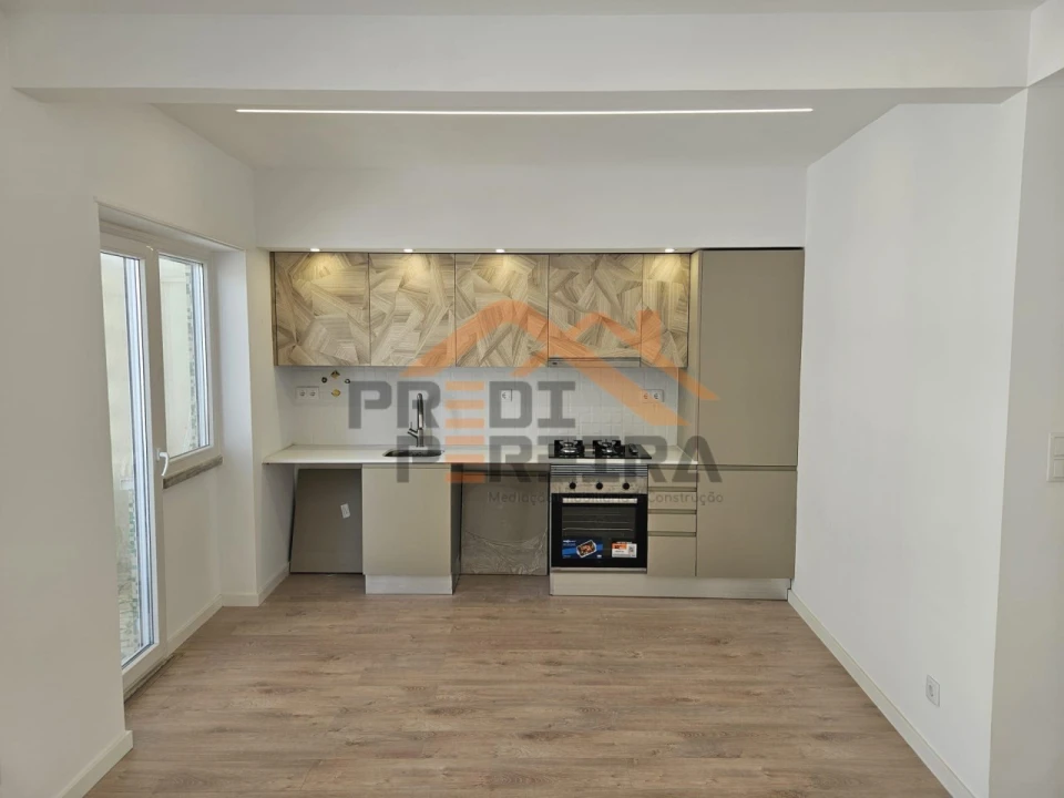 Apartamento T2 para Venda em Venteira Foto 4