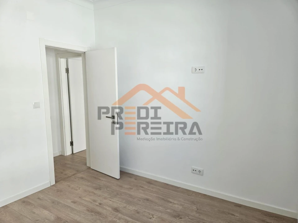 Apartamento T2 para Venda em Venteira Foto 12