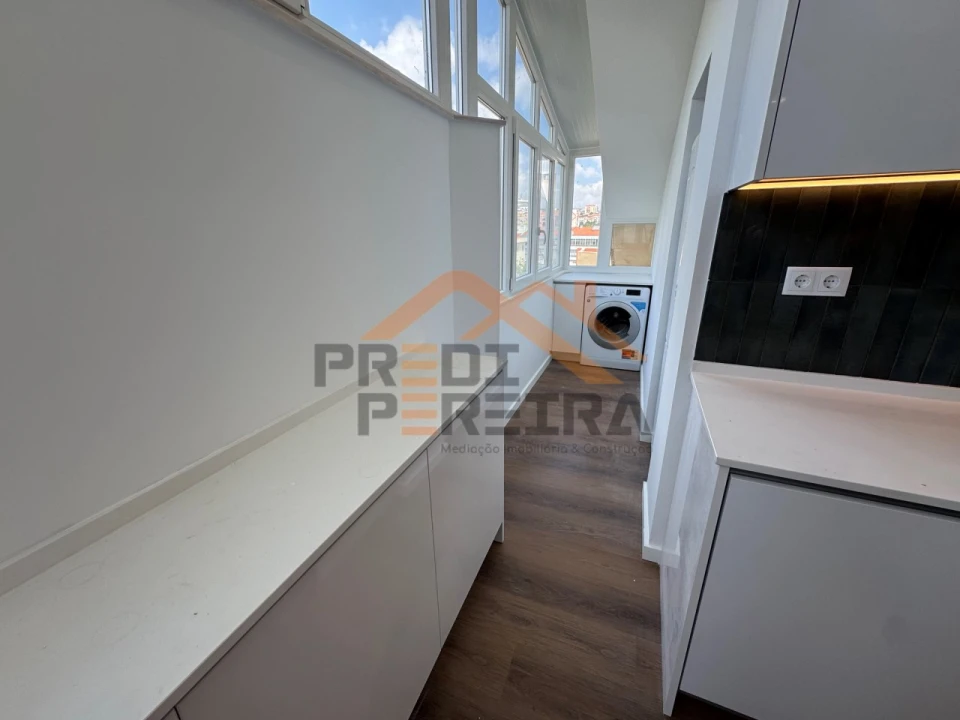 Apartamento T2 para Venda em Venteira Foto 4