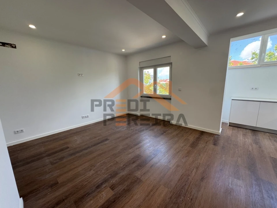Apartamento T2 para Venda em Venteira Foto 8