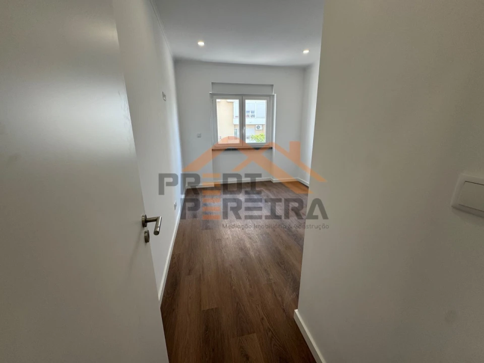 Apartamento T2 para Venda em Venteira Foto 12