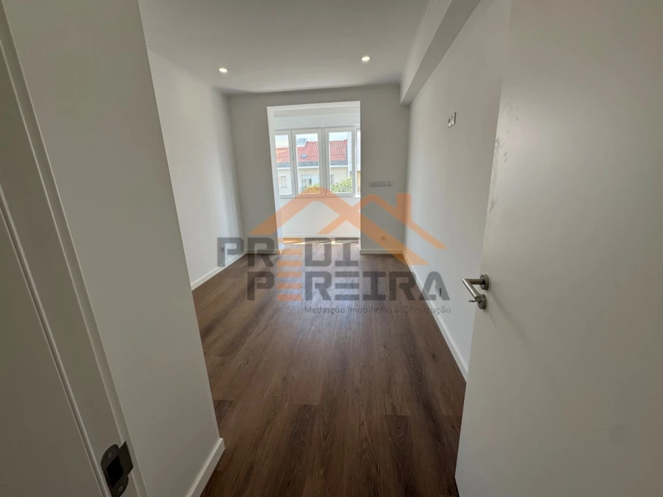 Apartamento T2 para Venda em Venteira Foto 16