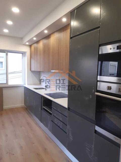 Apartamento T2 para Venda em Venteira