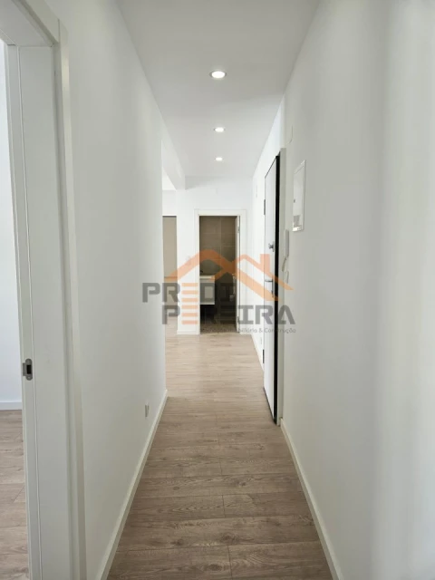 Apartamento T2 para Venda em Venteira
