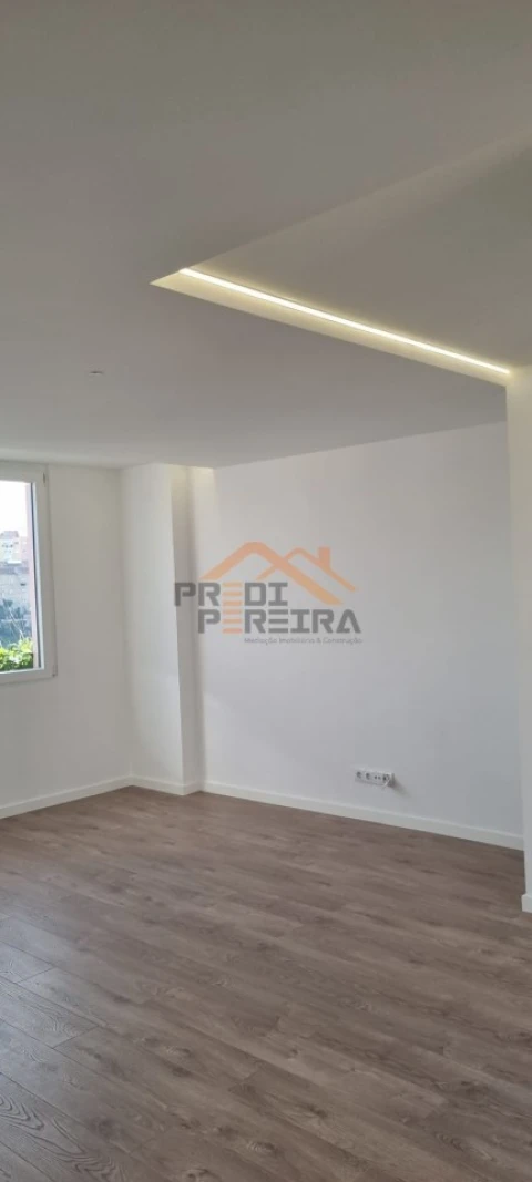 Apartamento T2 para Venda em Venteira