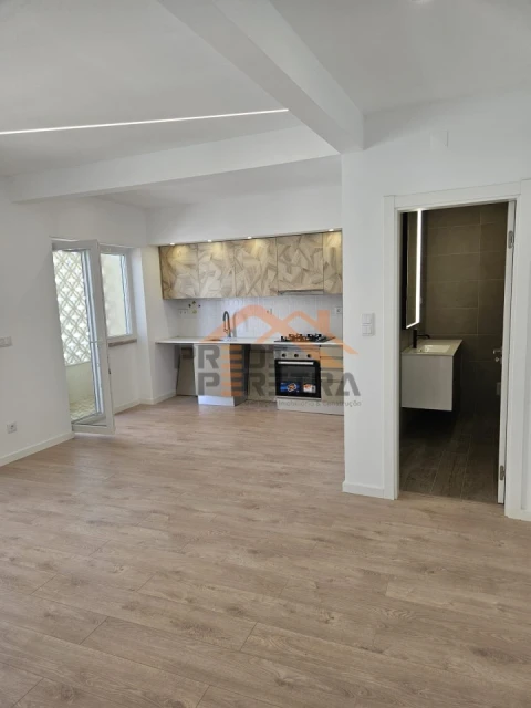 Apartamento T2 para Venda em Venteira