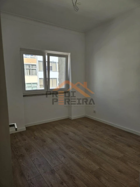 Apartamento T2 para Venda em Venteira