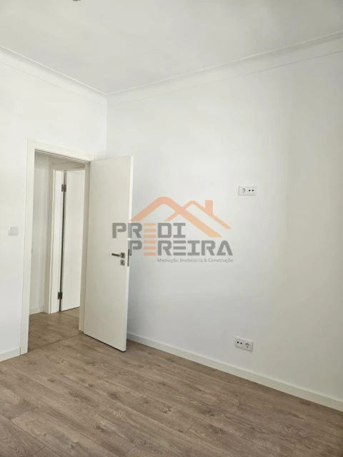 Apartamento T2 para Venda em Venteira