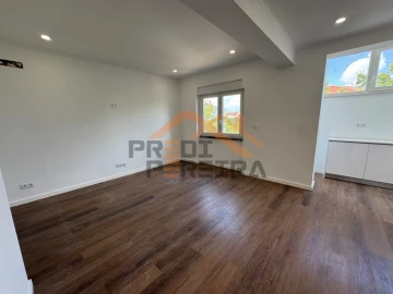 Apartamento T2 para Venda em Venteira