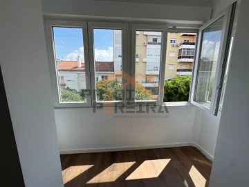 Apartamento T2 para Venda em Venteira