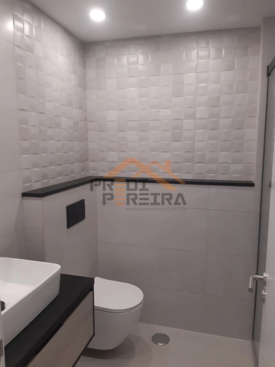 Apartamento T2 para Venda em Venteira Foto 26