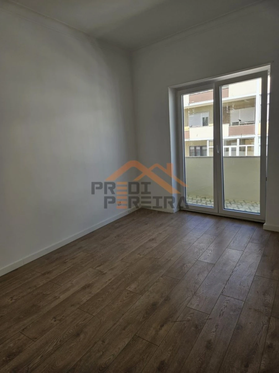 Apartamento T2 para Venda em Venteira Foto 13