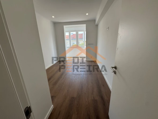 Apartamento T2 para Venda em Venteira Foto 16