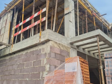 Moradia T3 para Venda em Charneca de Caparica e Sobreda