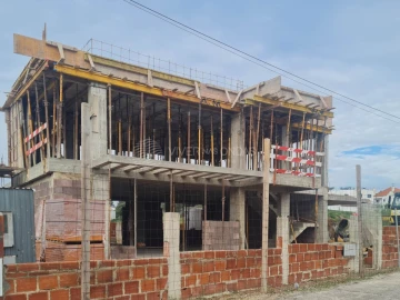 Moradia T3 para Venda em Charneca de Caparica e Sobreda