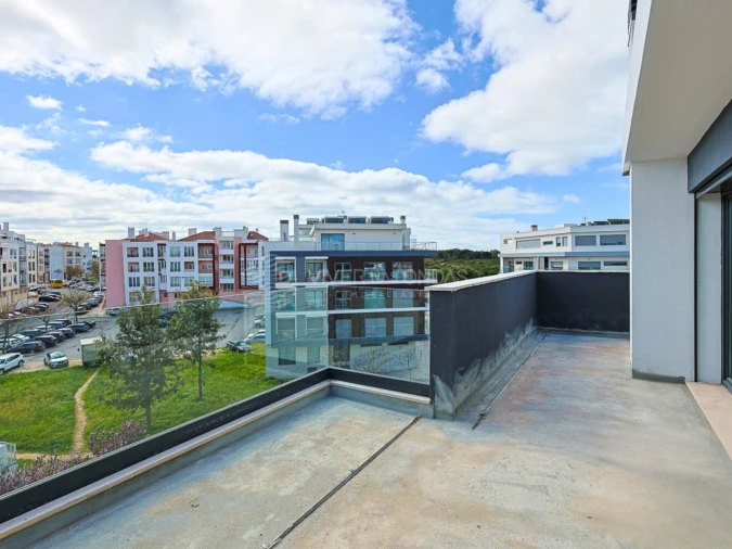 Apartamento T3 para Venda em Charneca de Caparica e Sobreda Foto 2