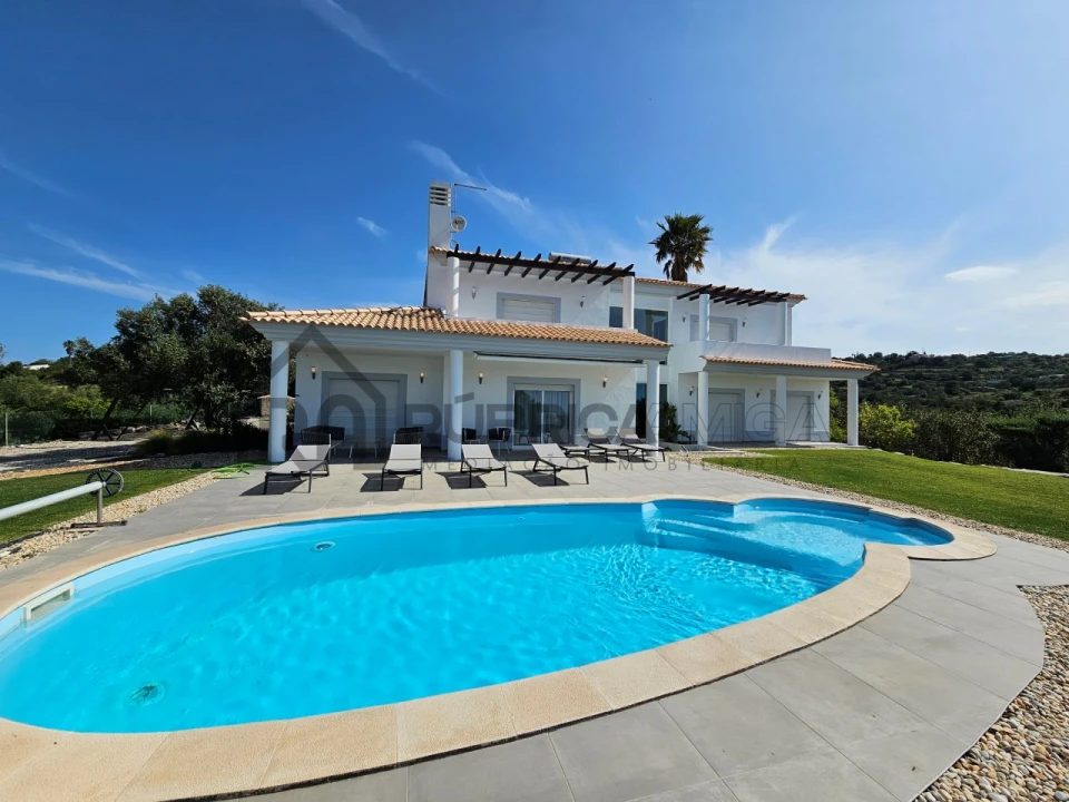 Moradia T4 para Venda em Loule (São Sebastião) Foto 1