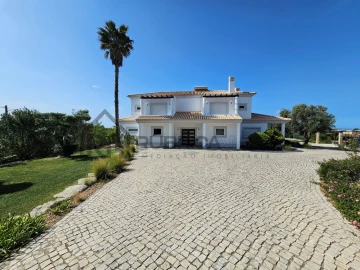 Moradia T4 para Venda em Loule (São Sebastião)