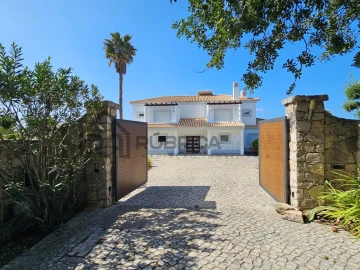 Moradia T4 para Venda em Loule (São Sebastião)