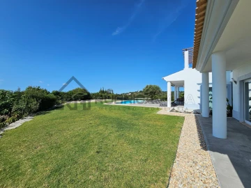 Moradia T4 para Venda em Loule (São Sebastião)