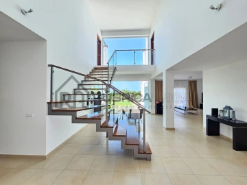 Moradia T4 para Venda em Loule (São Sebastião)