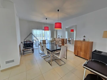 Moradia T4 para Venda em Loule (São Sebastião)