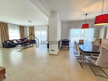 Moradia T4 para Venda em Loule (São Sebastião)