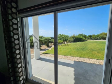 Moradia T4 para Venda em Loule (São Sebastião)