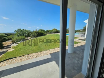 Moradia T4 para Venda em Loule (São Sebastião)