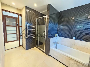 Moradia T4 para Venda em Loule (São Sebastião)