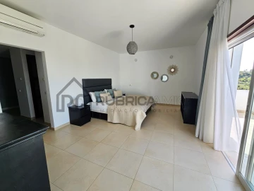 Moradia T4 para Venda em Loule (São Sebastião)