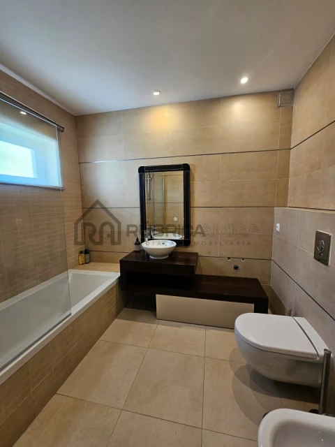 Moradia T4 para Venda em Loule (São Sebastião)